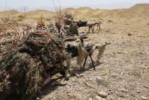Erbil: Soldaten der Peschmerga bei der Zielaufnahme. Bei dieser Übung am 26. Juli 2016 in der Nähe der Stadt Erbil benutzen sie ein M14 Enhanced Battle Rifle. Bild: U.S. Army/Sgt. Kalie Jones/Released. 
